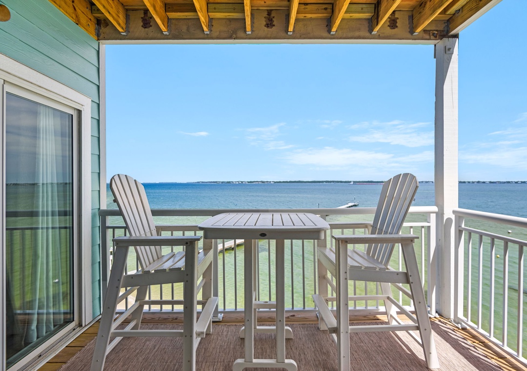 Dine al fresco on the deck