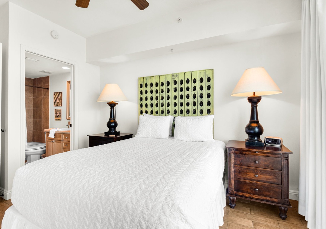 Guest bedroom with queen bed