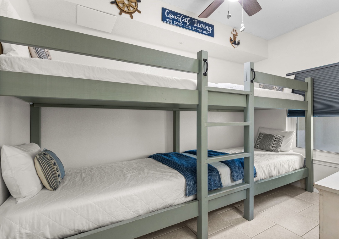 Guest bedroom 2 with two sets of twin-over-twin bunks