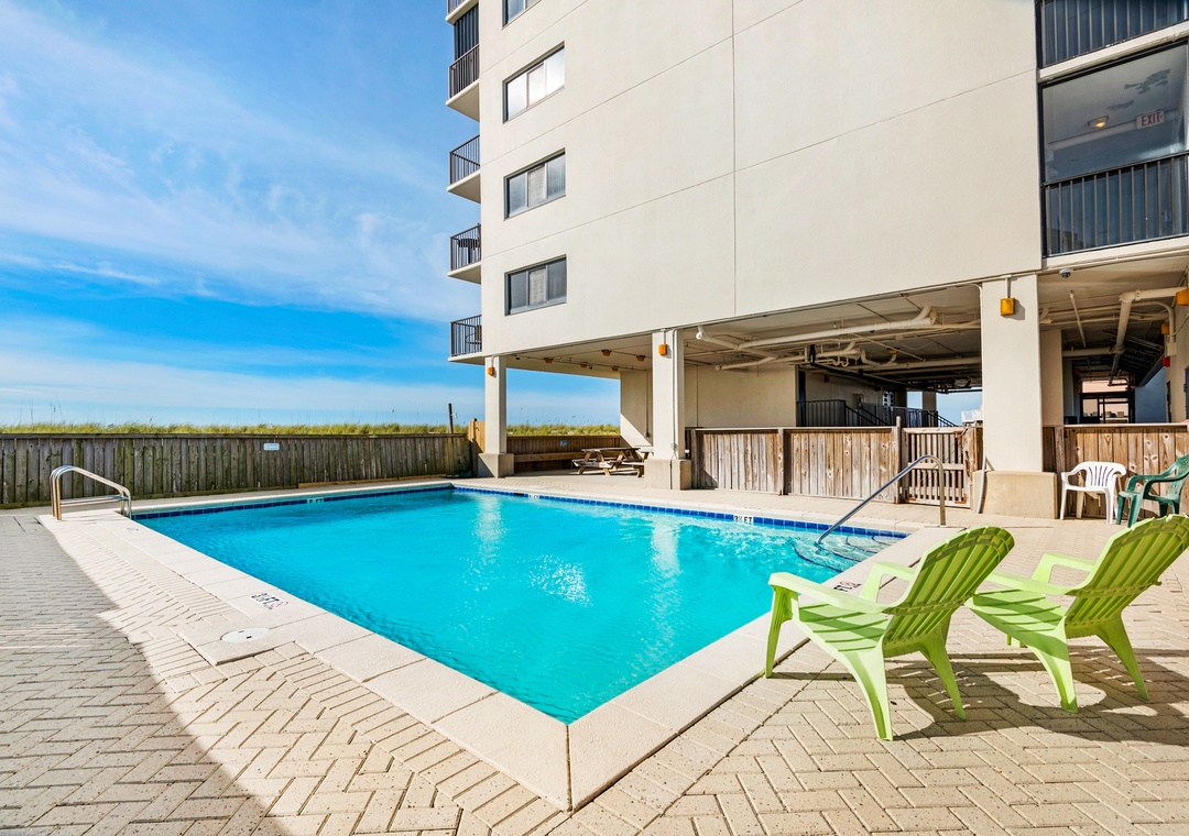Sundunes community outdoor pool