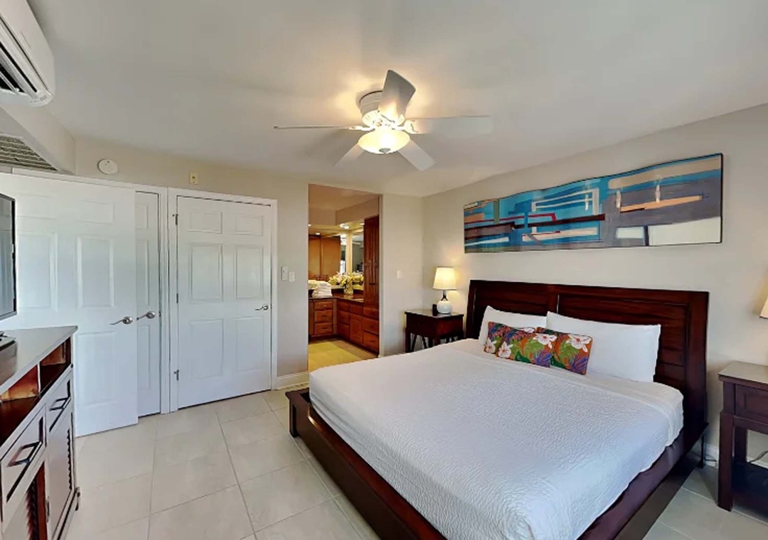 King bedroom 1 with ensuite bathroom
