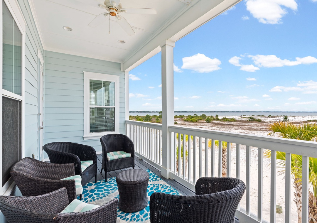 Relax on the balcony with Sound views