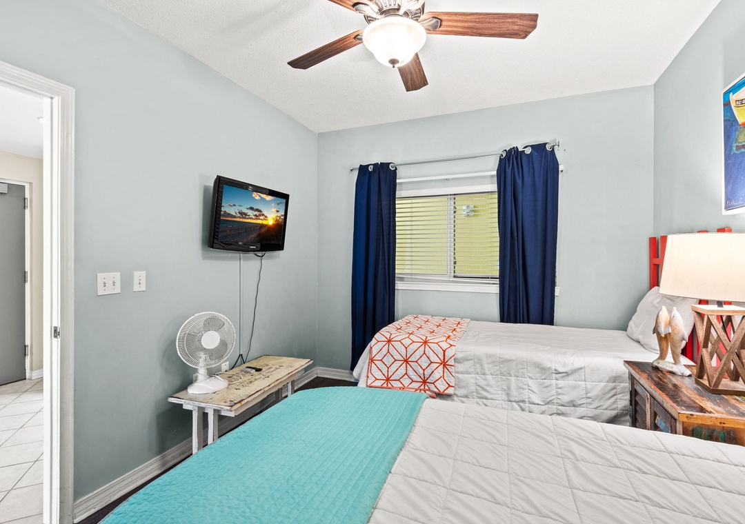 Two twin beds in the guest bedroom