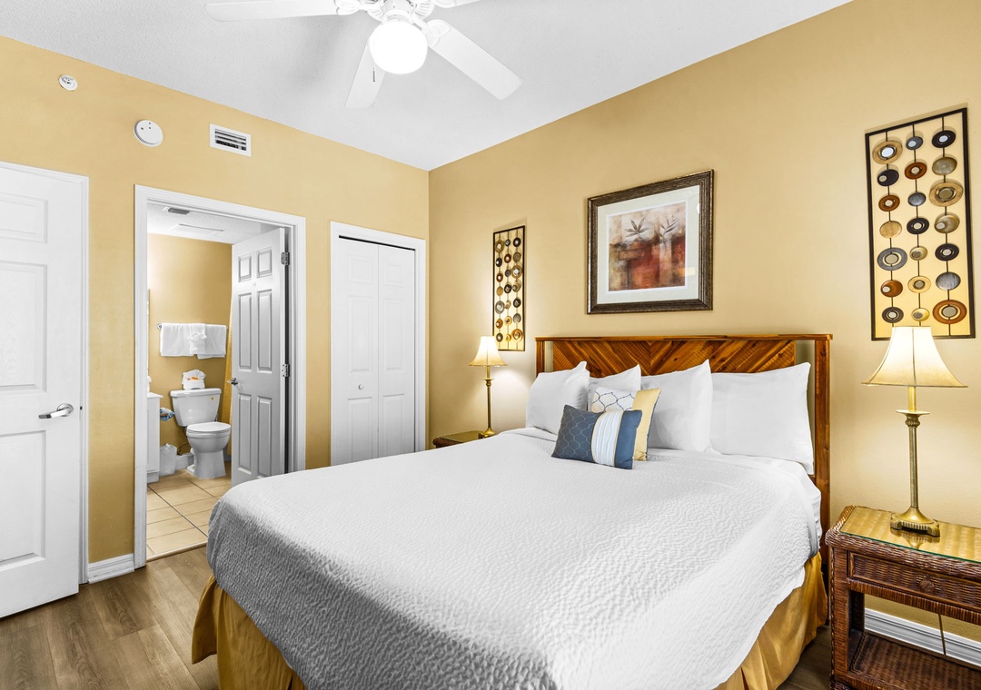 Queen guest bedroom with ensuite bathroom