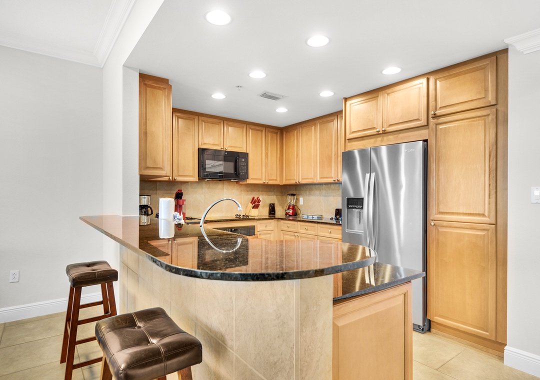 Eat-in kitchen bar seating