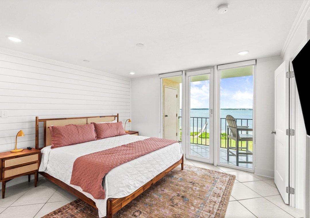 King primary suite with balcony access