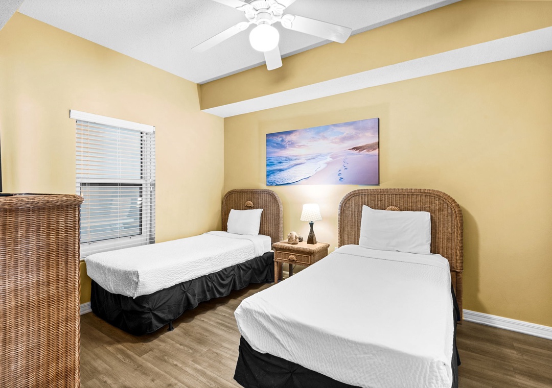 Guest bedroom 2 with two twin beds