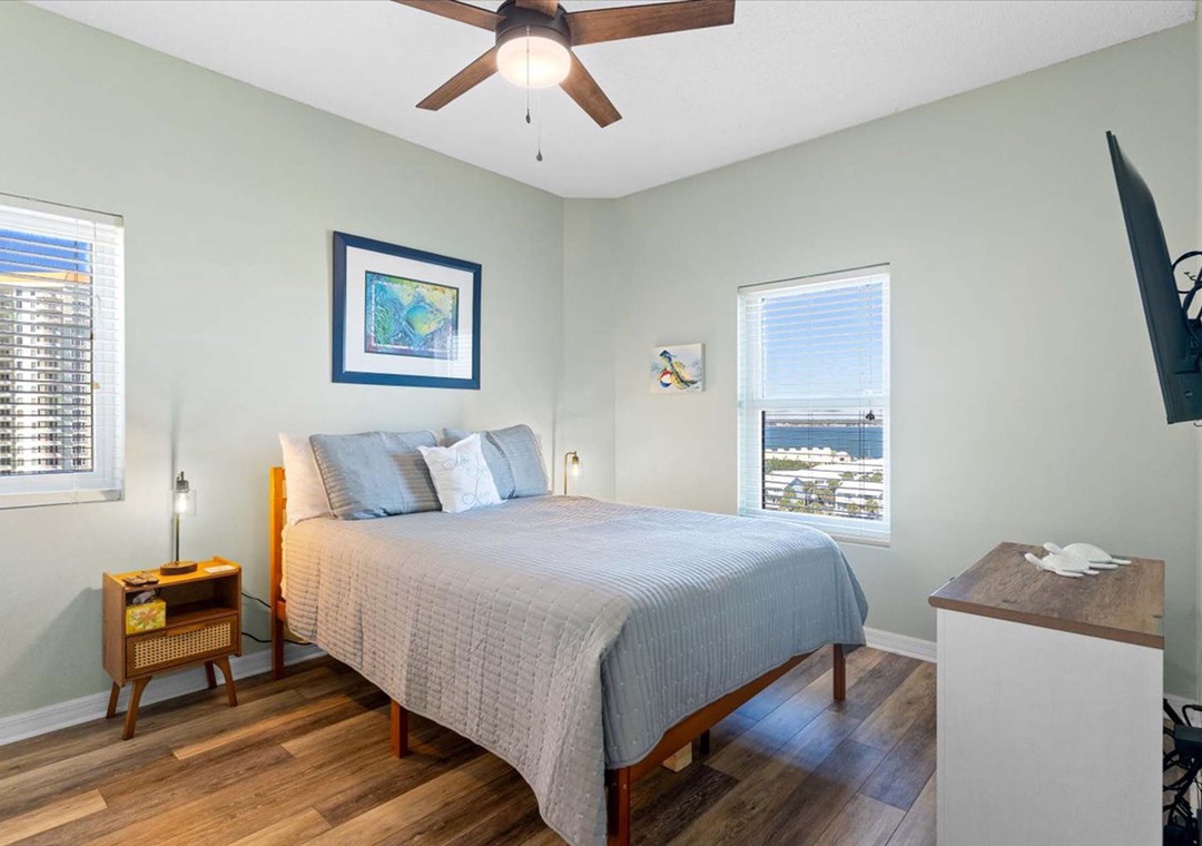 Guest bedroom 1 with queen bed