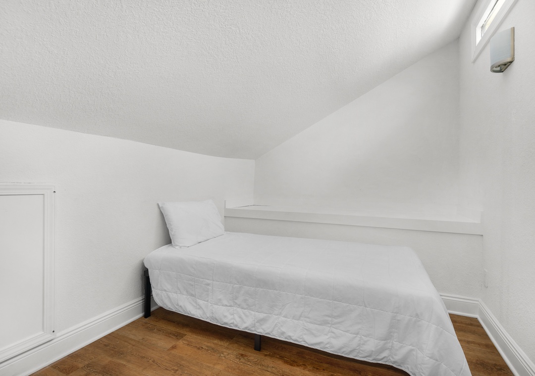 Twin room 1 attached to the primary suite