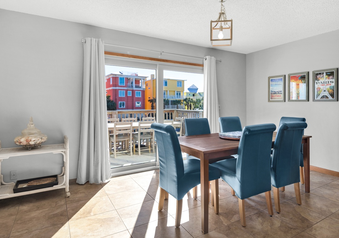 Seating for six at the dining table