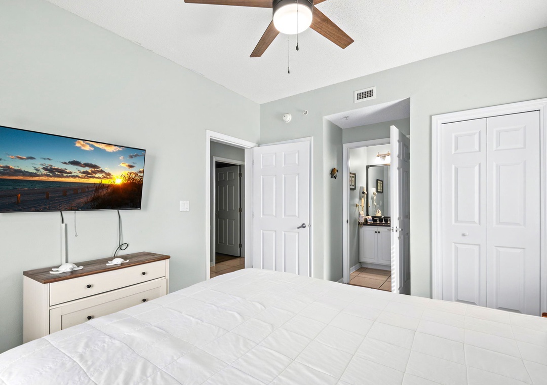 Guest bedroom 1 with ensuite bathroom