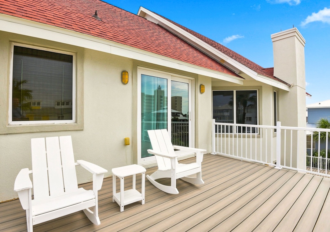 Main floor deck