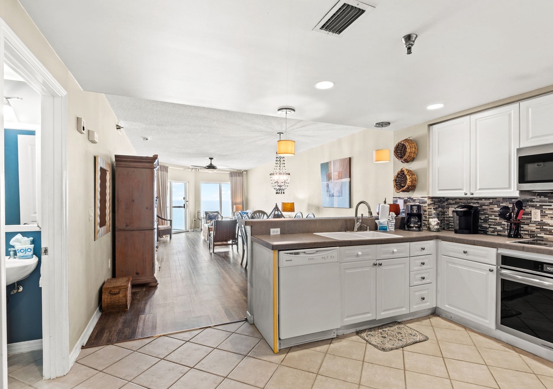 Full kitchen