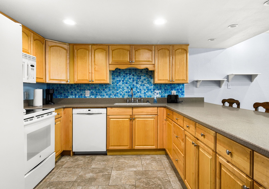 Full kitchen