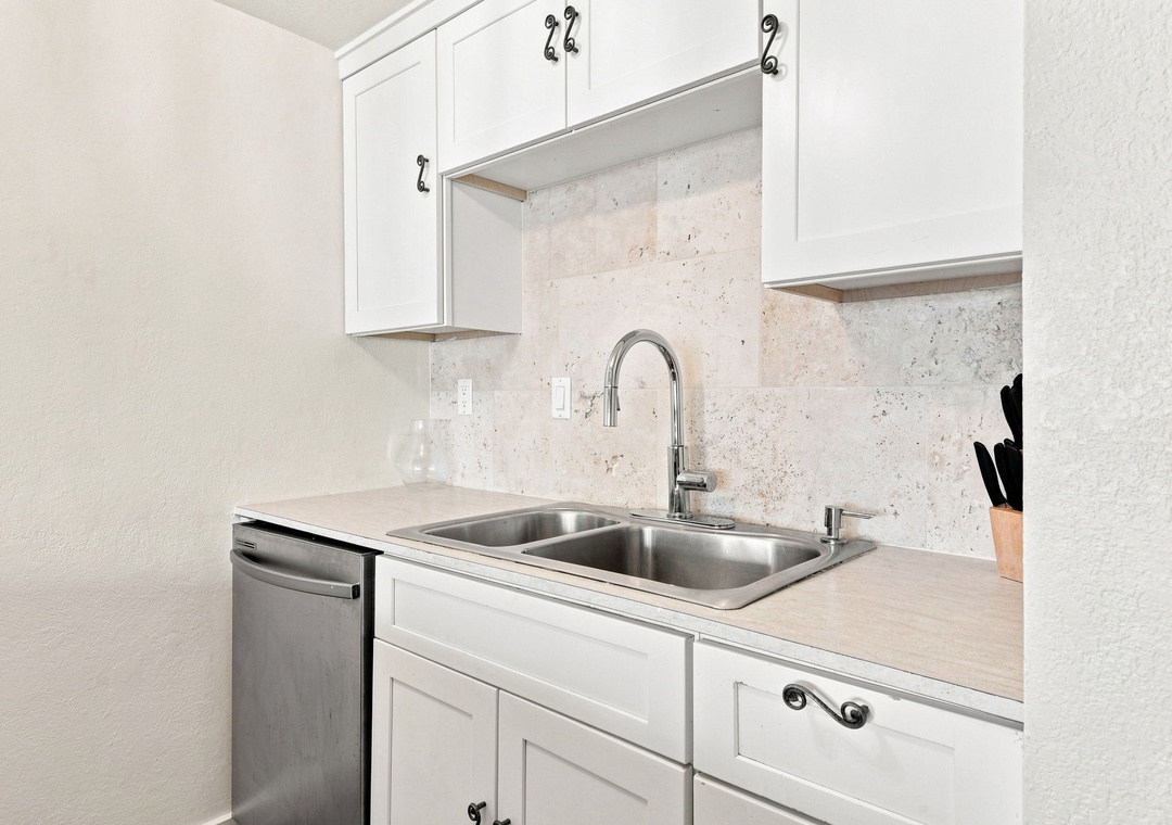 Full kitchen