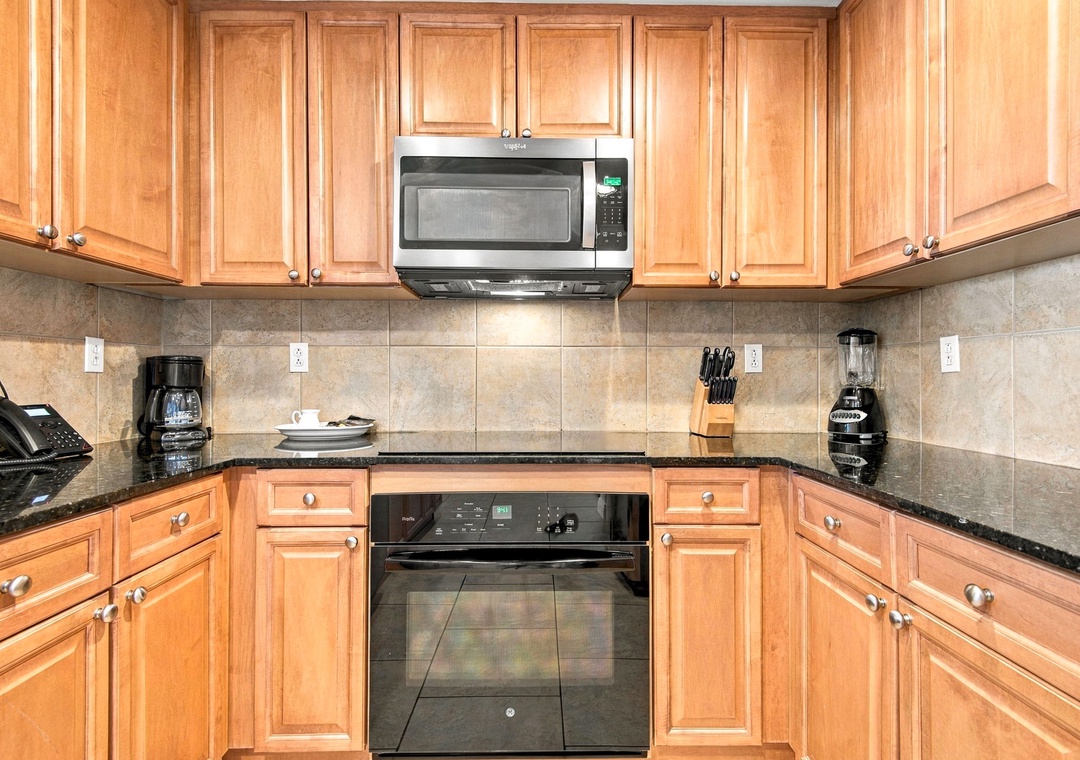 Full kitchen