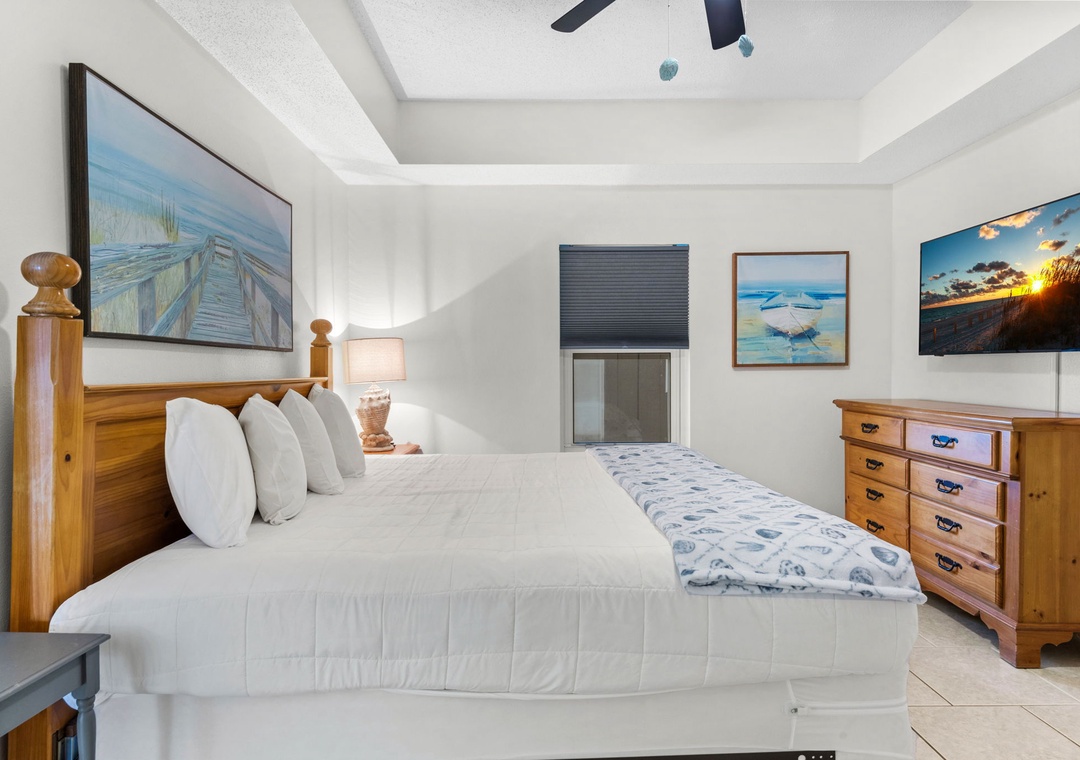 Guest bedroom 1 with king bed