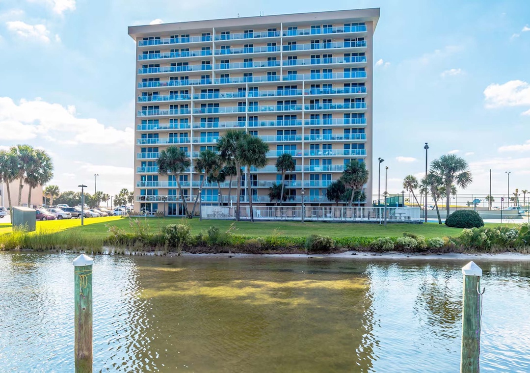 Sabine Yacht & Racquet Club