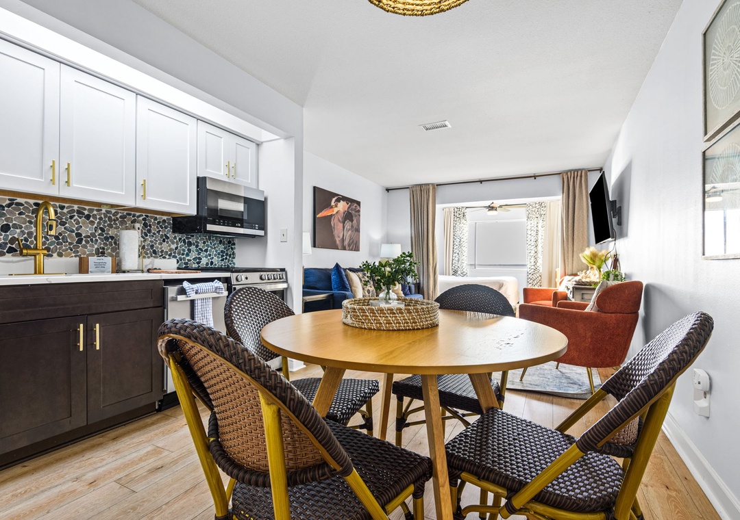 Sunset Harbor Palms 1-204