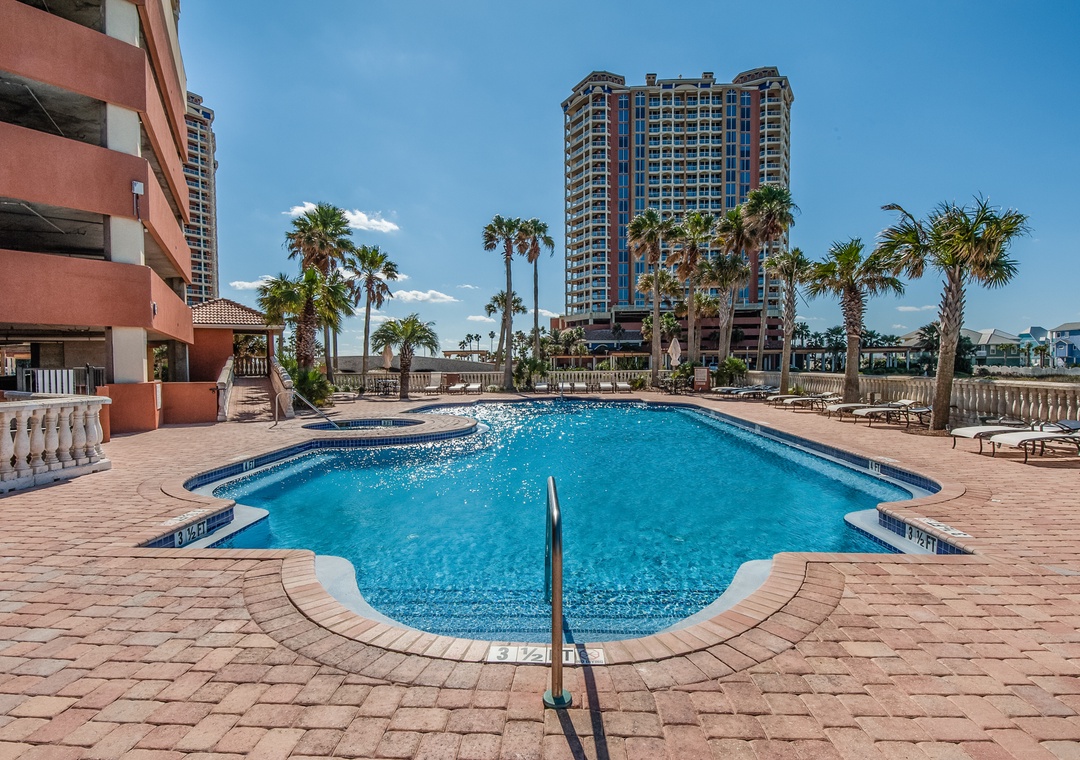 Portofino Tower 4 Pool