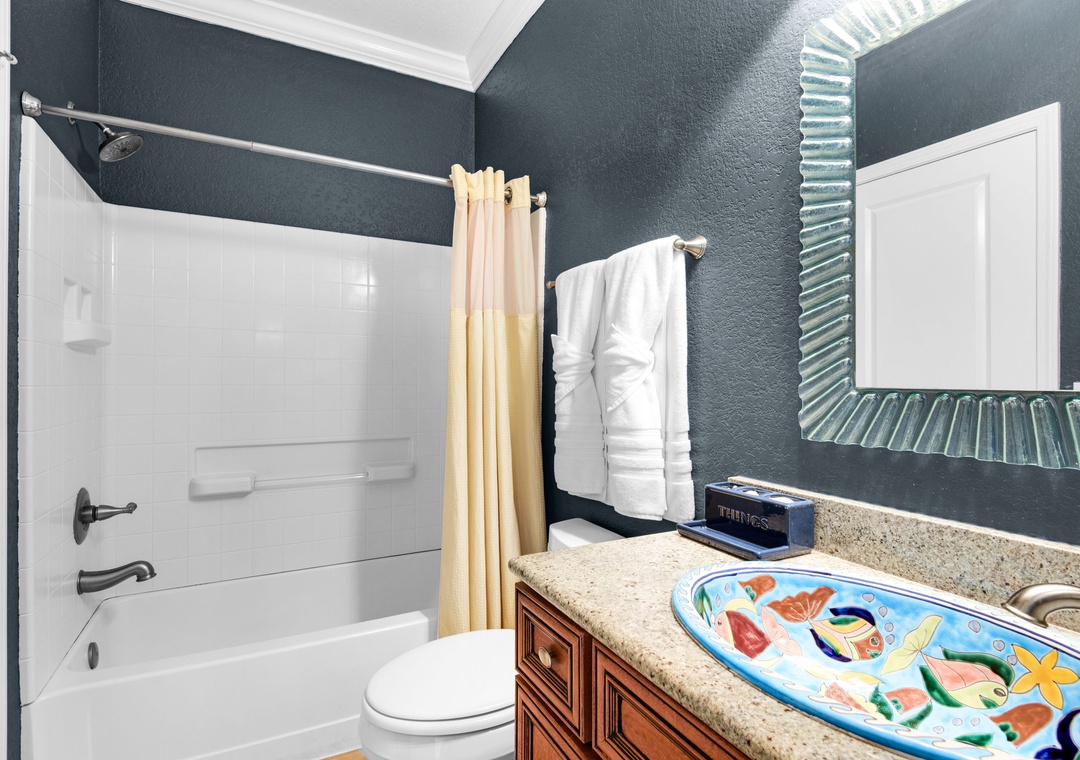 Guest bathroom with shower/tub combo