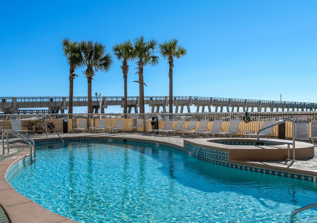 Summerwind pool and hot tub