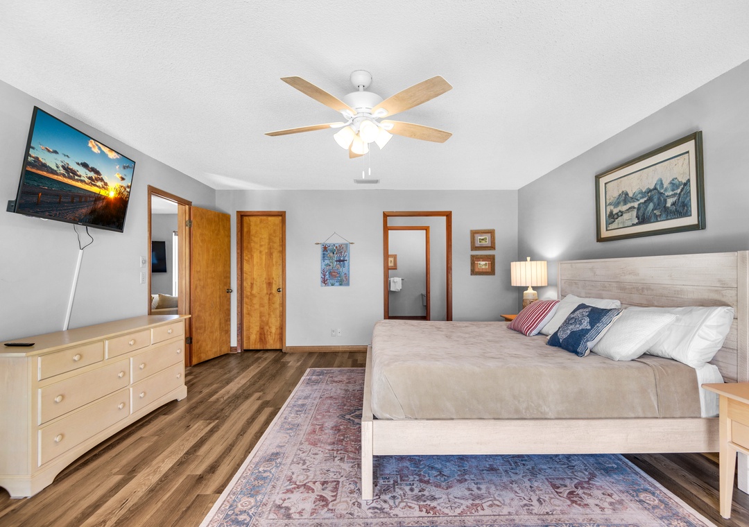 Second floor king primary suite