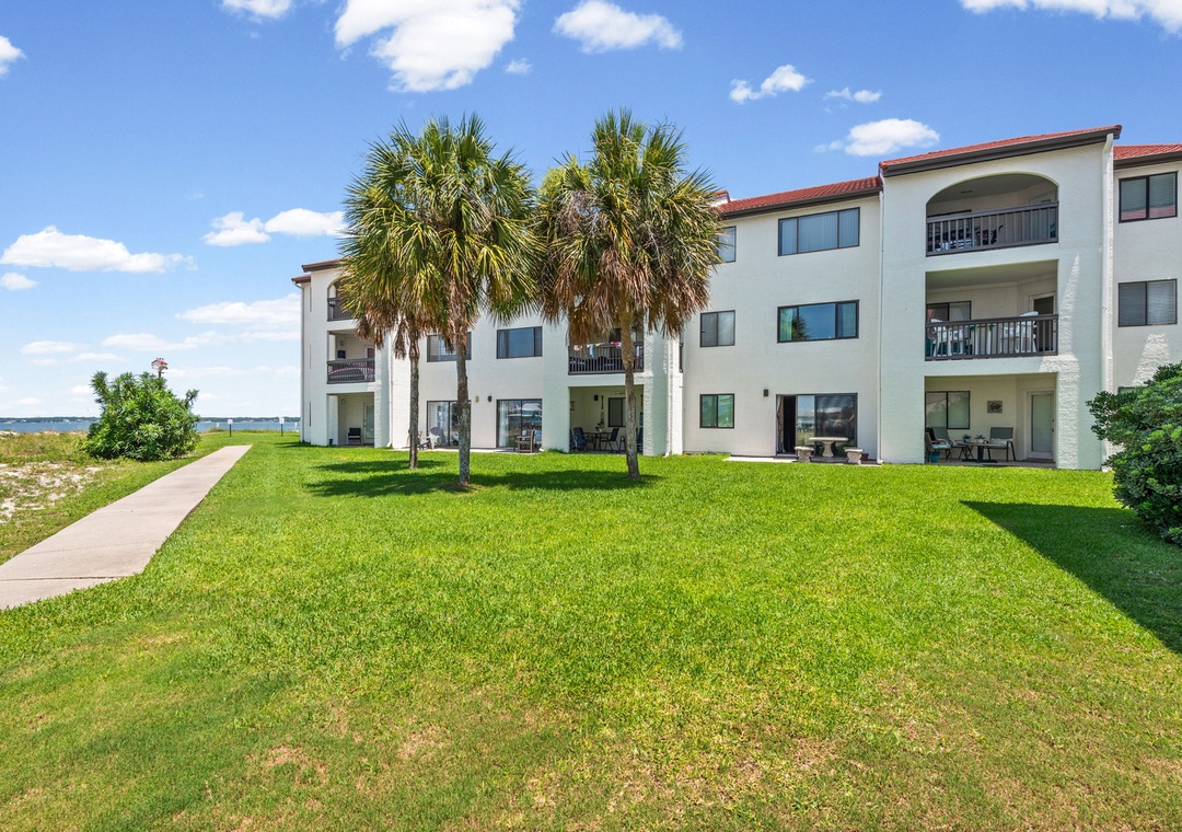 Sunset Harbor Palms 2-102 patio views
