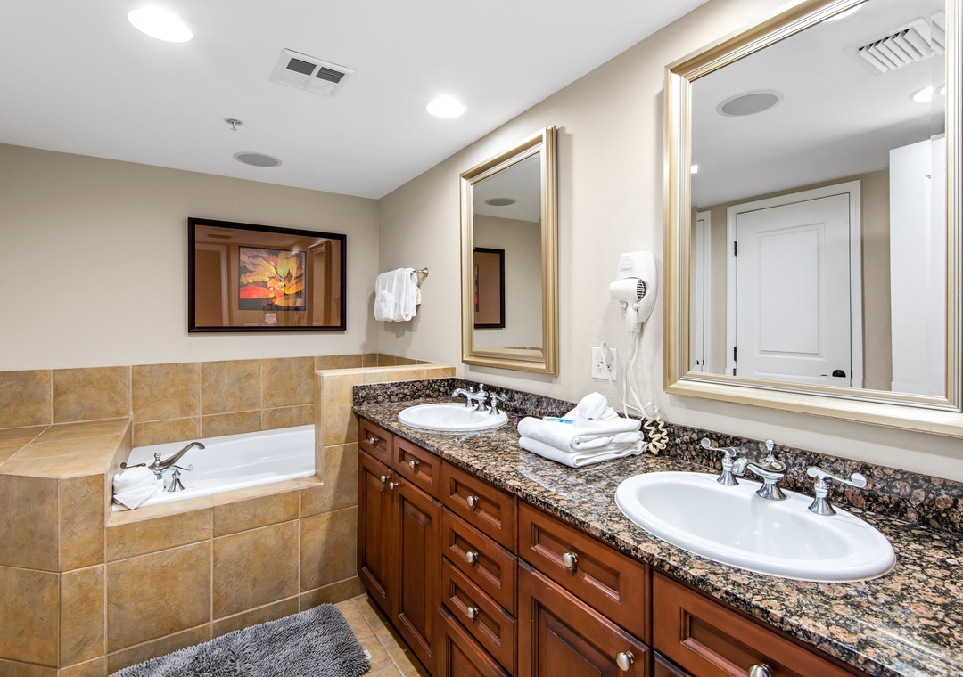 Primary ensuite bathroom with garden tub