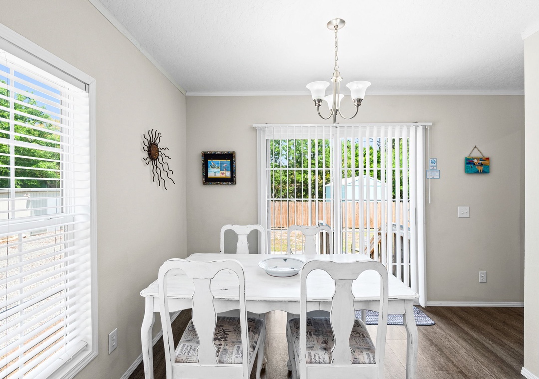 Seating for four at the dining table