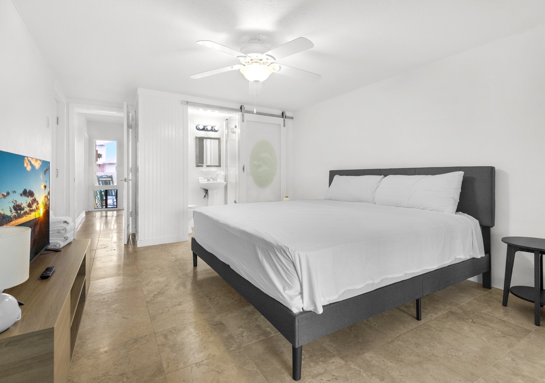 Third floor guest bedroom 3 with ensuite bathroom