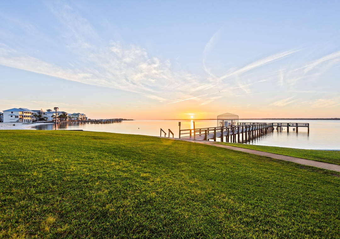 Sunset Harbor Palms private pier