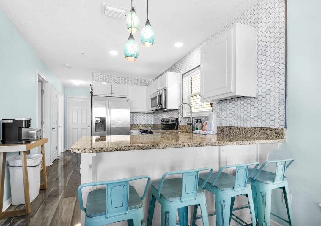 Eat-in kitchen bar seating