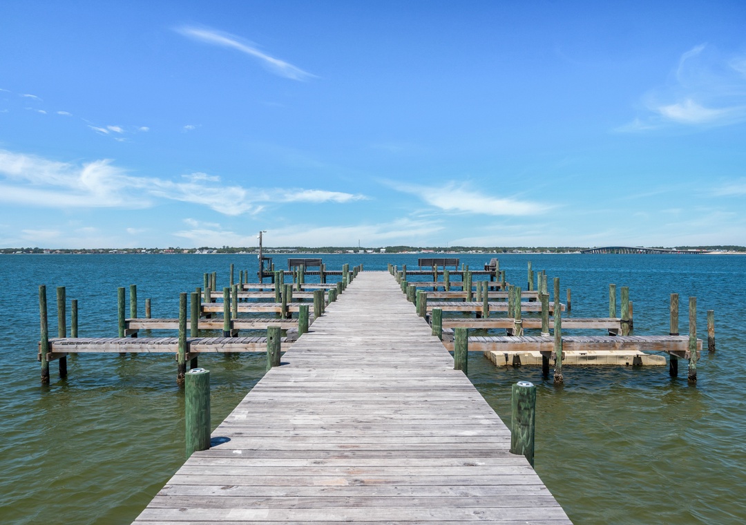 Pier and boat dock facilities