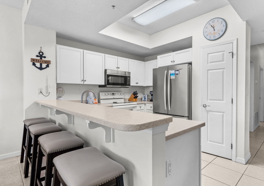 Eat-in kitchen bar seating