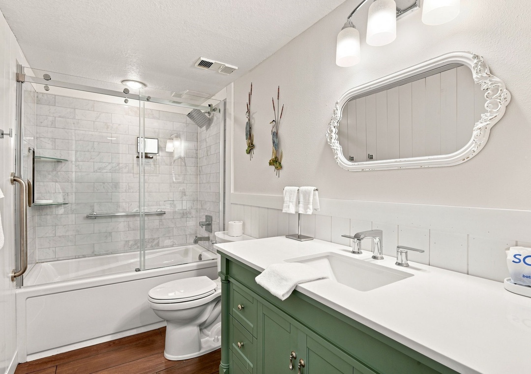 Guest bathroom with shower/tub combo