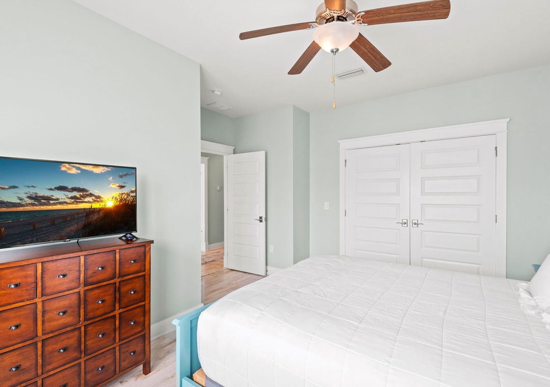 Queen guest bedroom 2