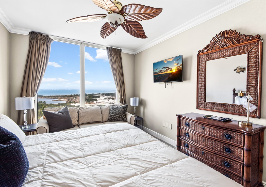Guest bedroom 2 with floor-to-ceiling windows