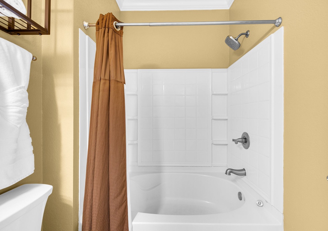 Shower/tub combo in the primary ensuite bathroom