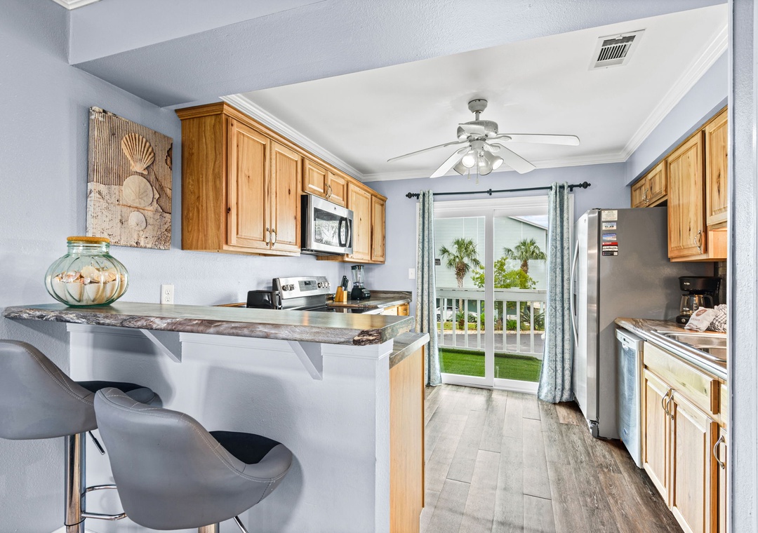 Eat-in kitchen bar seating