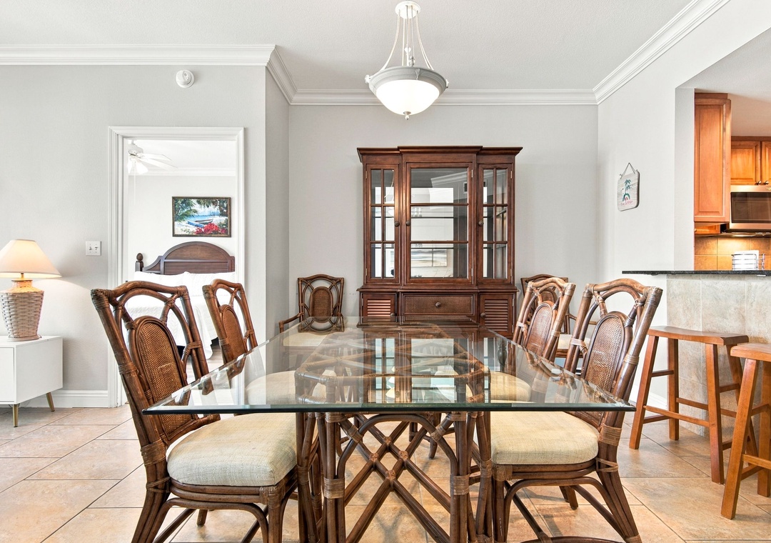 Seating for four at the dining table