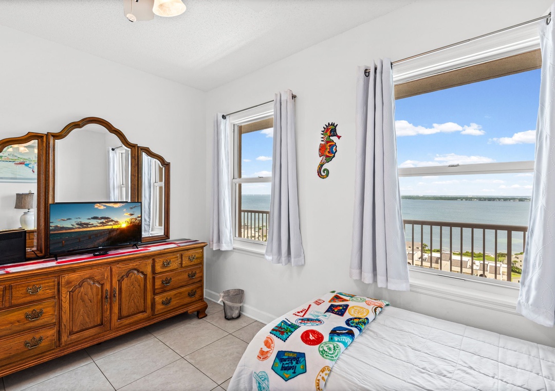 Guest bedroom 2 with two twin beds and Sound views