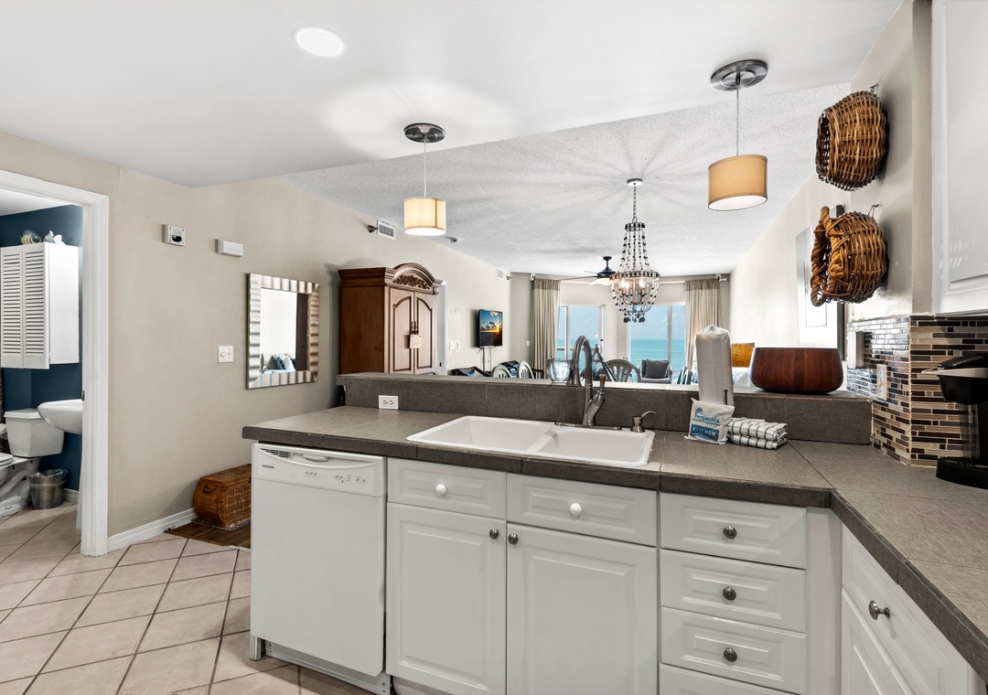 Full kitchen