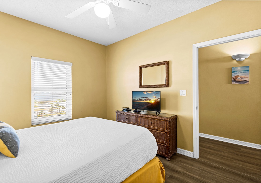 Queen guest bedroom 1