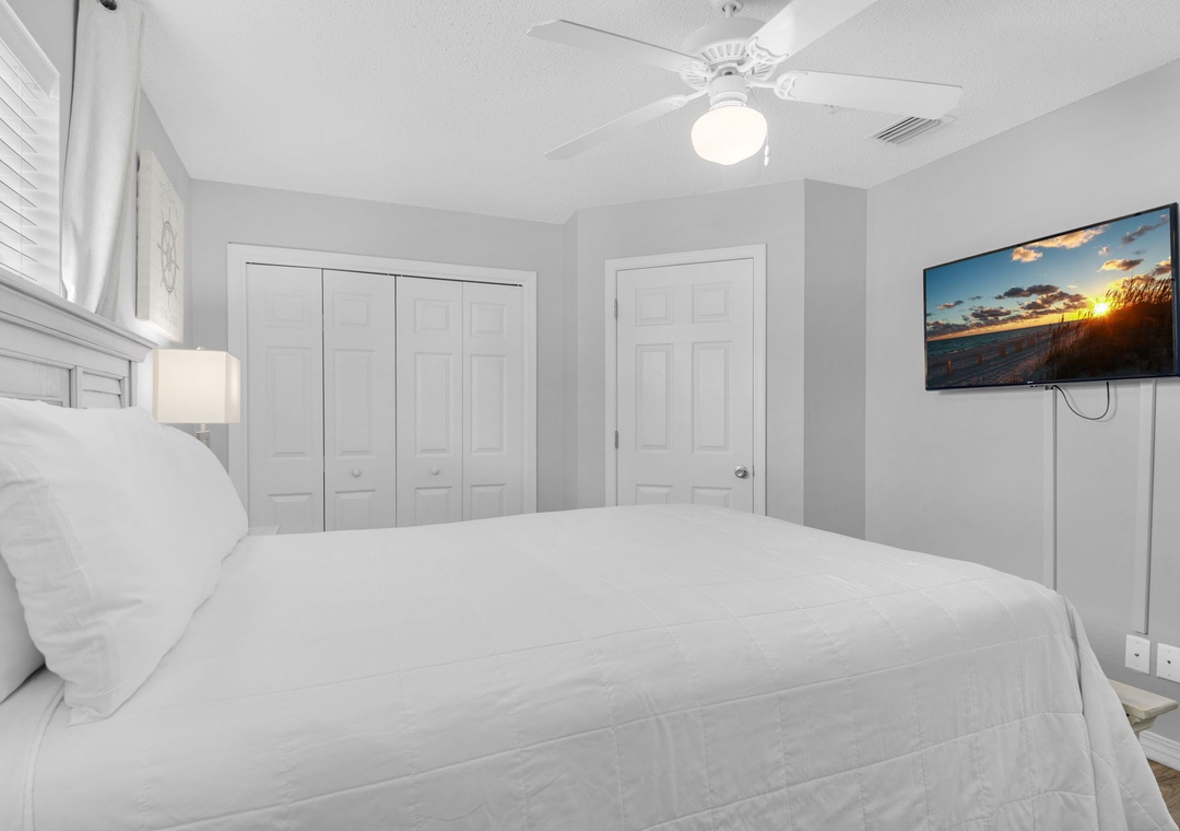 Bedroom with queen bed