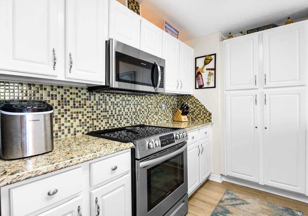 Full kitchen