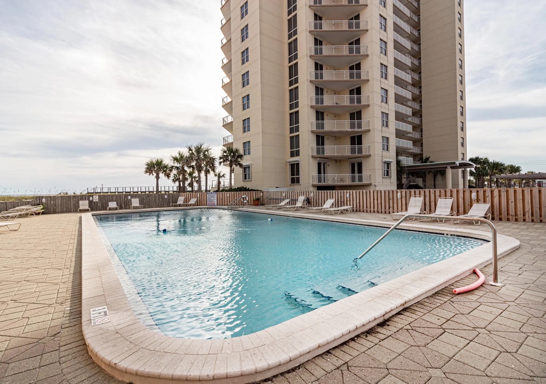 Navarre Towers outdoor pool