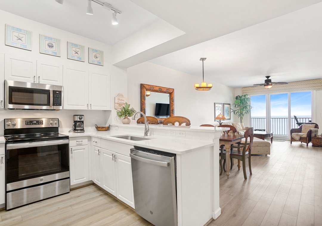 Windemere 803 - Kitchen Area & Dining Area