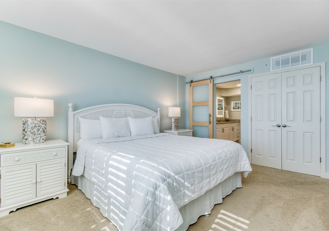 Sandy Key 718 Master Bedroom King Bed