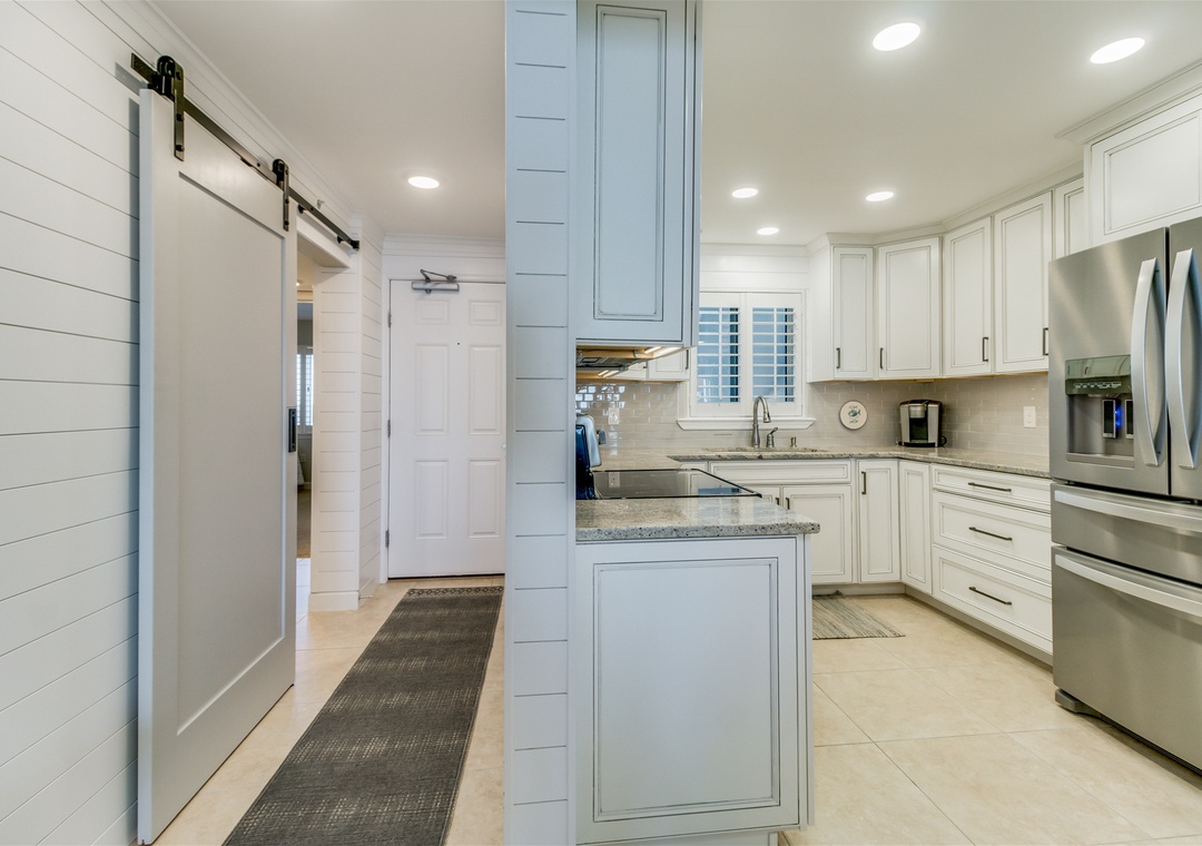 Sandy Key 718 Entrance Hallway